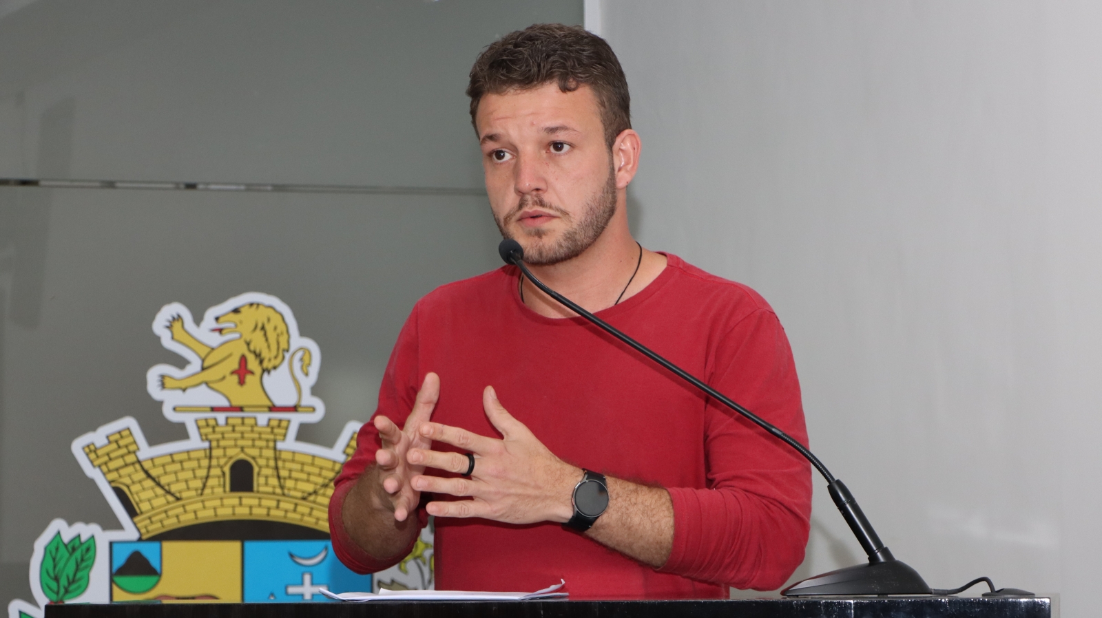 KELVIN QUESTIONA A POLÍTICA DE GESTÃO DO CONSERVATÓRIO DE TATUÍ E CITA DESMONTE DA INSTITUIÇÃO