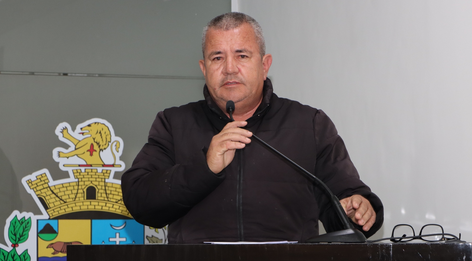 MÁRCIO DO SANTA RITA PEDE MANUTENÇÃO DE CALÇADAS E PROVIDÊNCIAS NO JARDIM GRAMADO