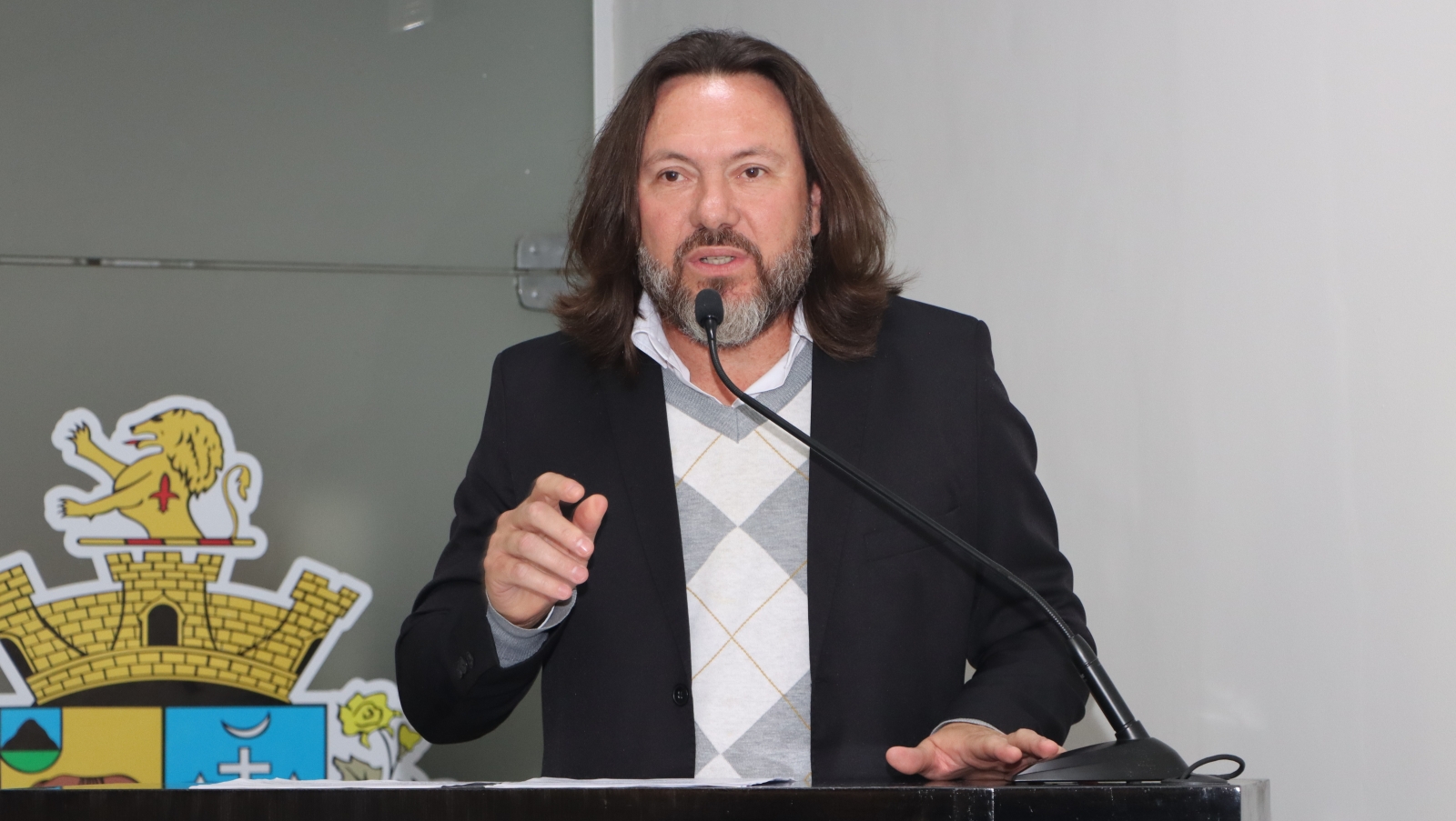 MAURÍCIO COUTO SOLICITA LIMPEZA NAS MARGENS DO RIBEIRÃO DO MANDUCA