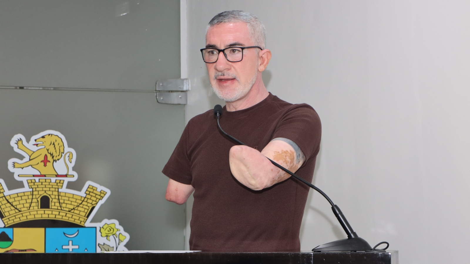 VADE MANOEL PEDE INFORMAÇÕES SOBRE ACESSIBILIDADE NA CÂMARA DE TATUÍ 