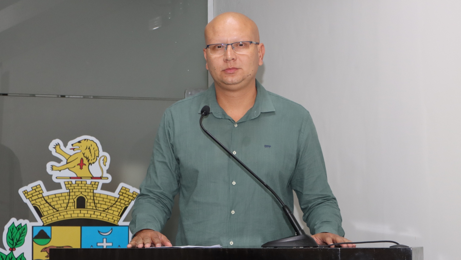 JOÃO ÉDER QUESTIONA ATRASOS NA ENTREGA DE MEDICAMENTOS E INSUMOS AOS PACIENTES DIABÉTICOS