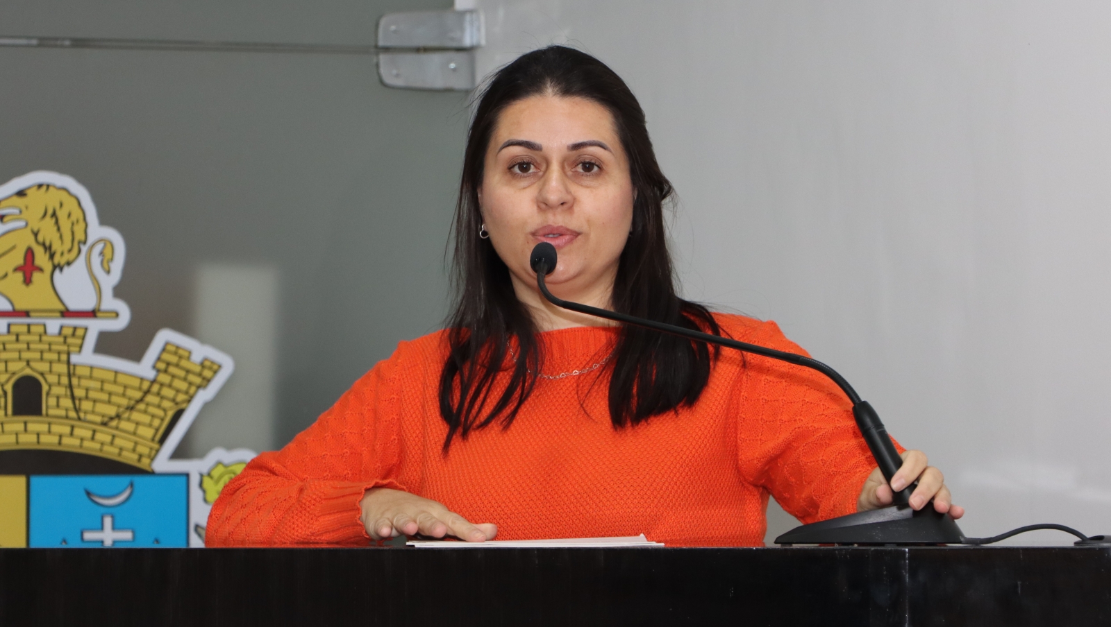 GABRIELA XAVIER PEDE INFORMAÇÕES A RESPEITO DA LISTAGEM DE VAGAS PARA CRECHES