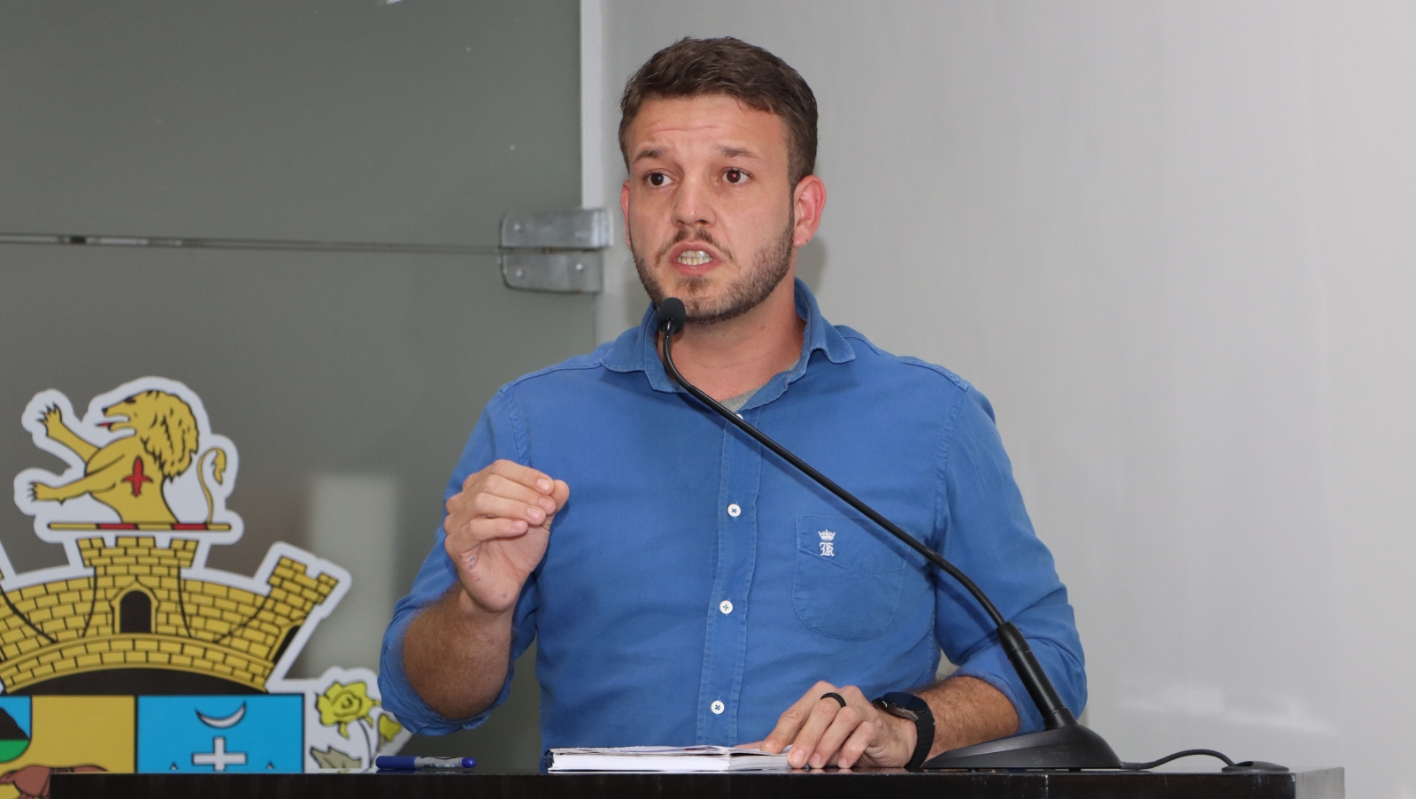 KELVIN QUESTIONA PROJETO QUE VISA REVOGAR LEGISLAÇÃO MUNICIPAL SOBRE APOSENTADORIA DIFERENCIADA