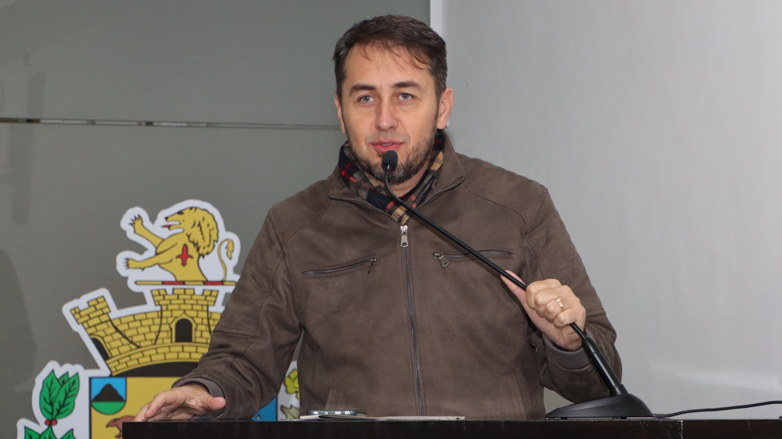 PAULINHO MOTOS RESPONDE REQUERIMENTO SOBRE VAZAMENTO DE PRODUTO QUÍMICO EM SALA DA ESF “ROSELI DE OLIVEIRA CAMARGO”