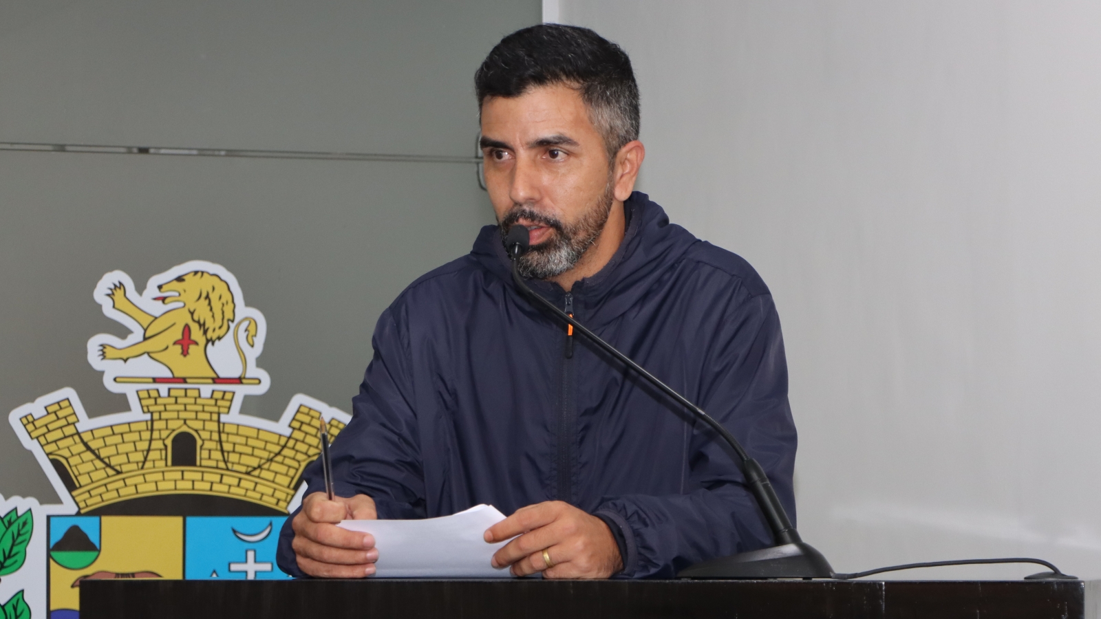 RICARDO TREVISANO REBATE REQUERIMENTO SOBRE CAMPANHAS EM CRECHES VISANDO ARRECADAR FUNDOS PARA MANUTENÇÃO, REPAROS E COMPRAS DE UTENSÍLIOS