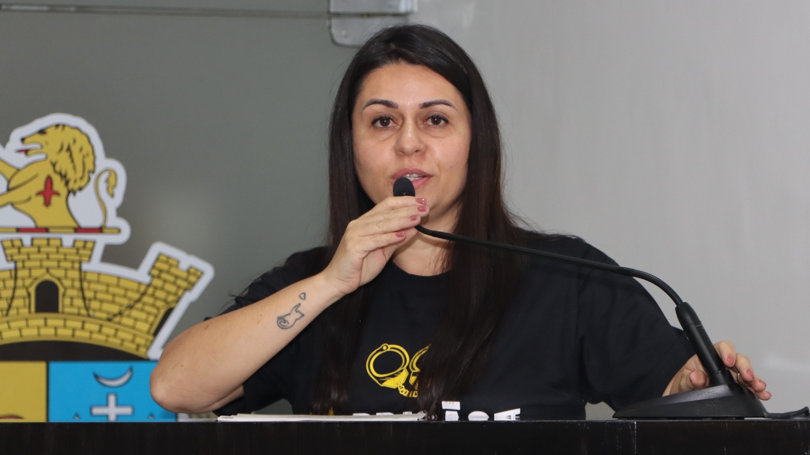 GABRIELA XAVIER COBRA PRAZO PARA CONCLUSÃO DAS OBRAS DO GATIL MUNICIPAL