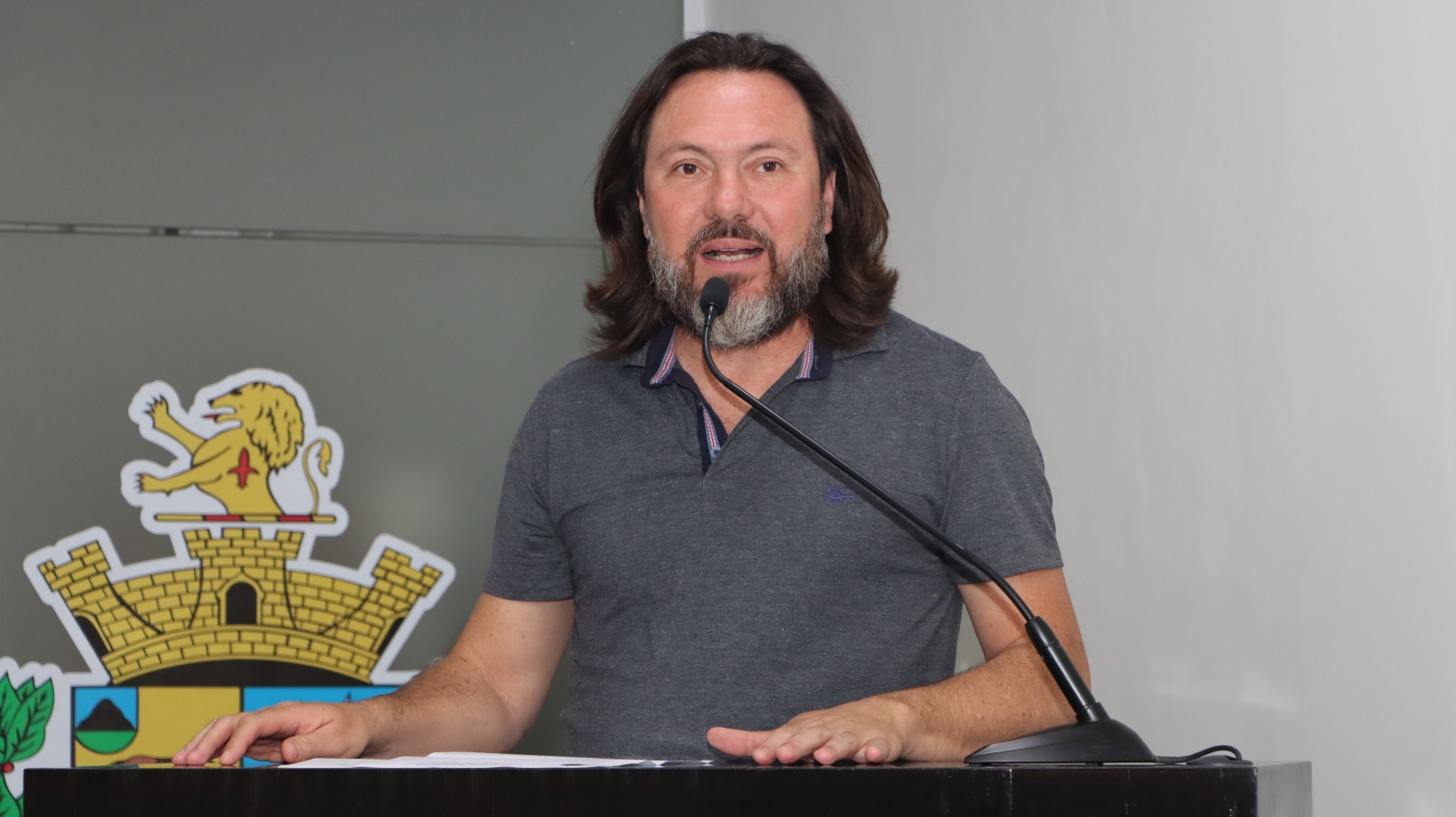 MAURÍCIO COUTO REQUER SOLUÇÕES PARA ILUMINAÇÃO PÚBLICA E LIMPEZA URBANA