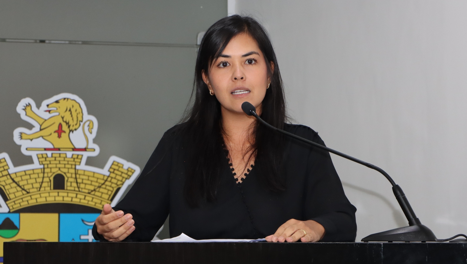 CINTIA YAMAMOTO DEFENDE A VALORIZAÇÃO DOS SERVIDORES MUNICIPAIS COM A CONCESSÃO DE AUXÍLIO-ALIMENTAÇÃO “MAIS JUSTO”