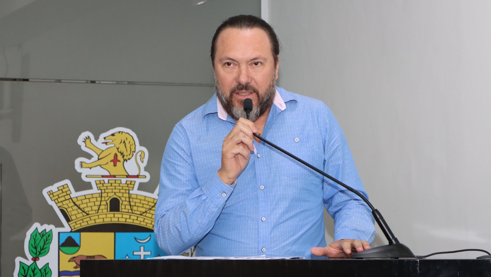 MAURÍCIO COUTO FAZ COBRANÇAS A RESPEITO DO FORNECIMENTO DE BOLSAS DE COLOSTOMIA