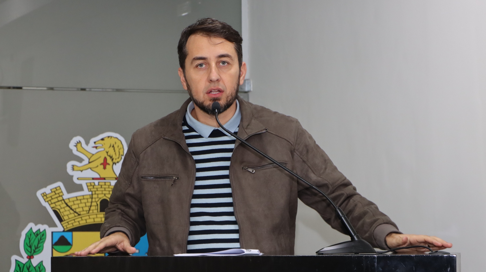 PAULINHO MOTOS TRAZ RESPOSTA SOBRE CONTRATAÇÃO DE MÉDICO NEFROLOGISTA PARA O CEMEM