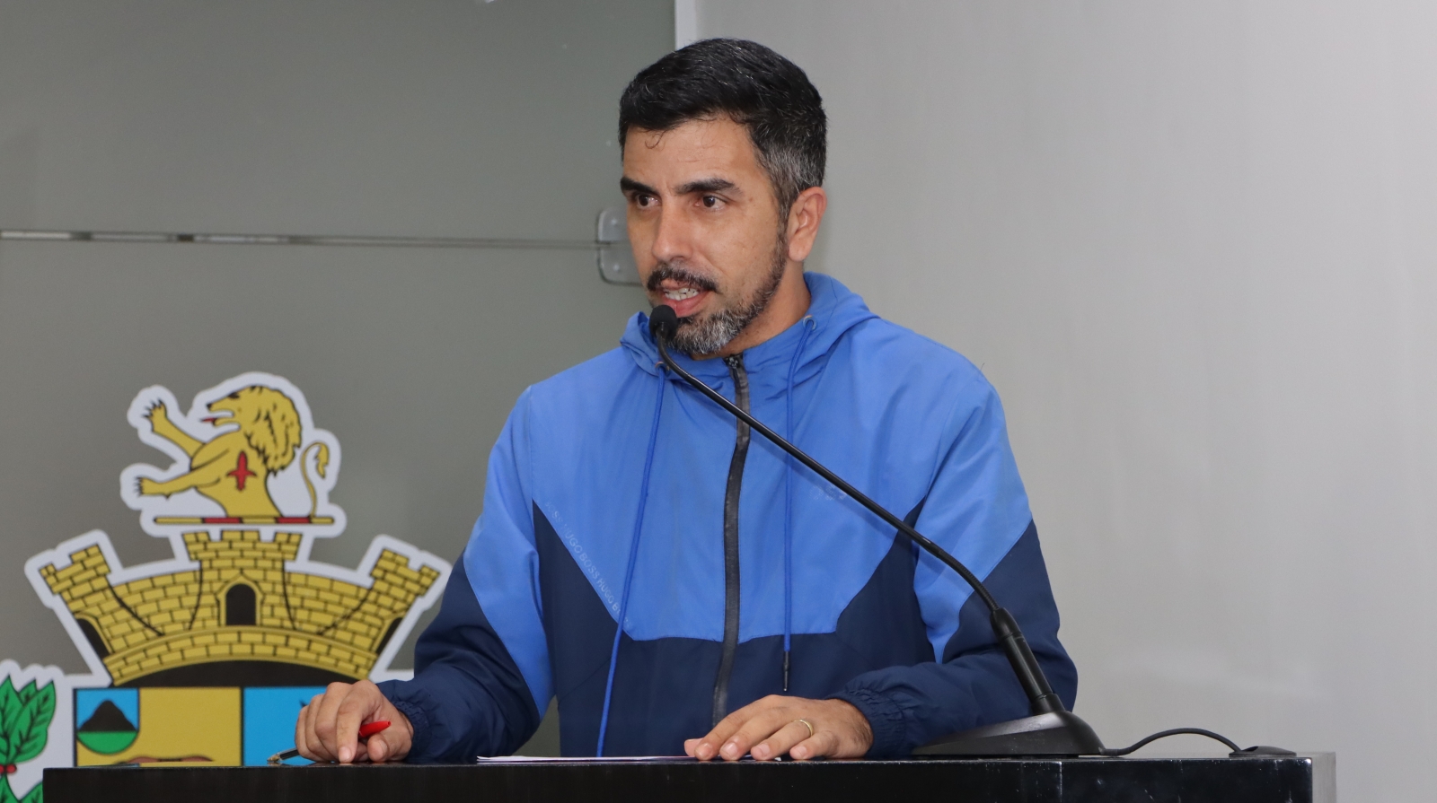 RICARDO TREVISANO RESPONDE SOBRE O FORNECIMENTO DE LANCHE A PACIENTES QUE UTILIZAM A FROTA MUNICIPAL