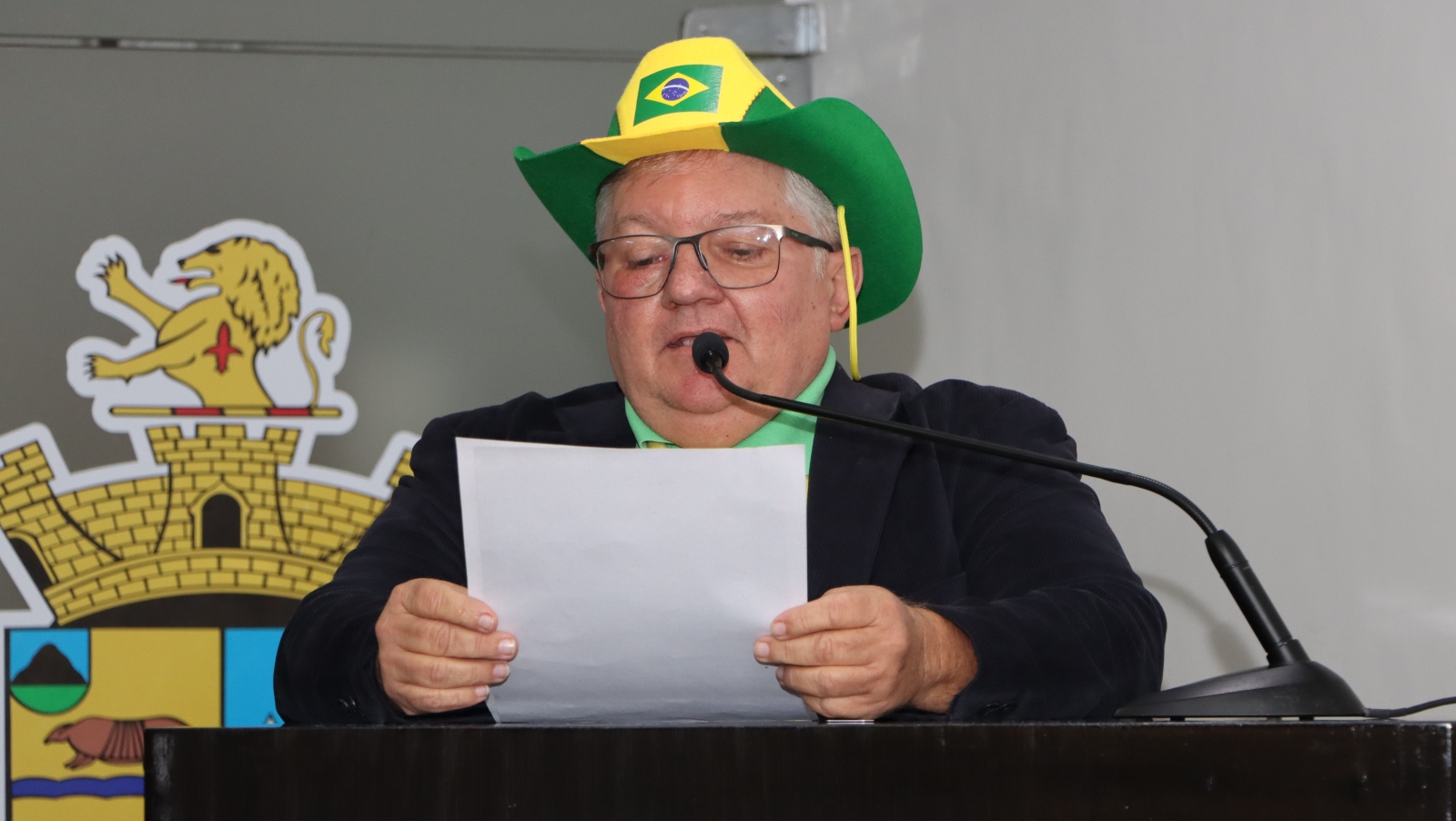 EDUARDINHO PERBELINI PEDE A DISPONIBILIZAÇÃO DE PARTE DA BIBLIOTECA MUNICIPAL PARA TROCA DE FIGURINHAS