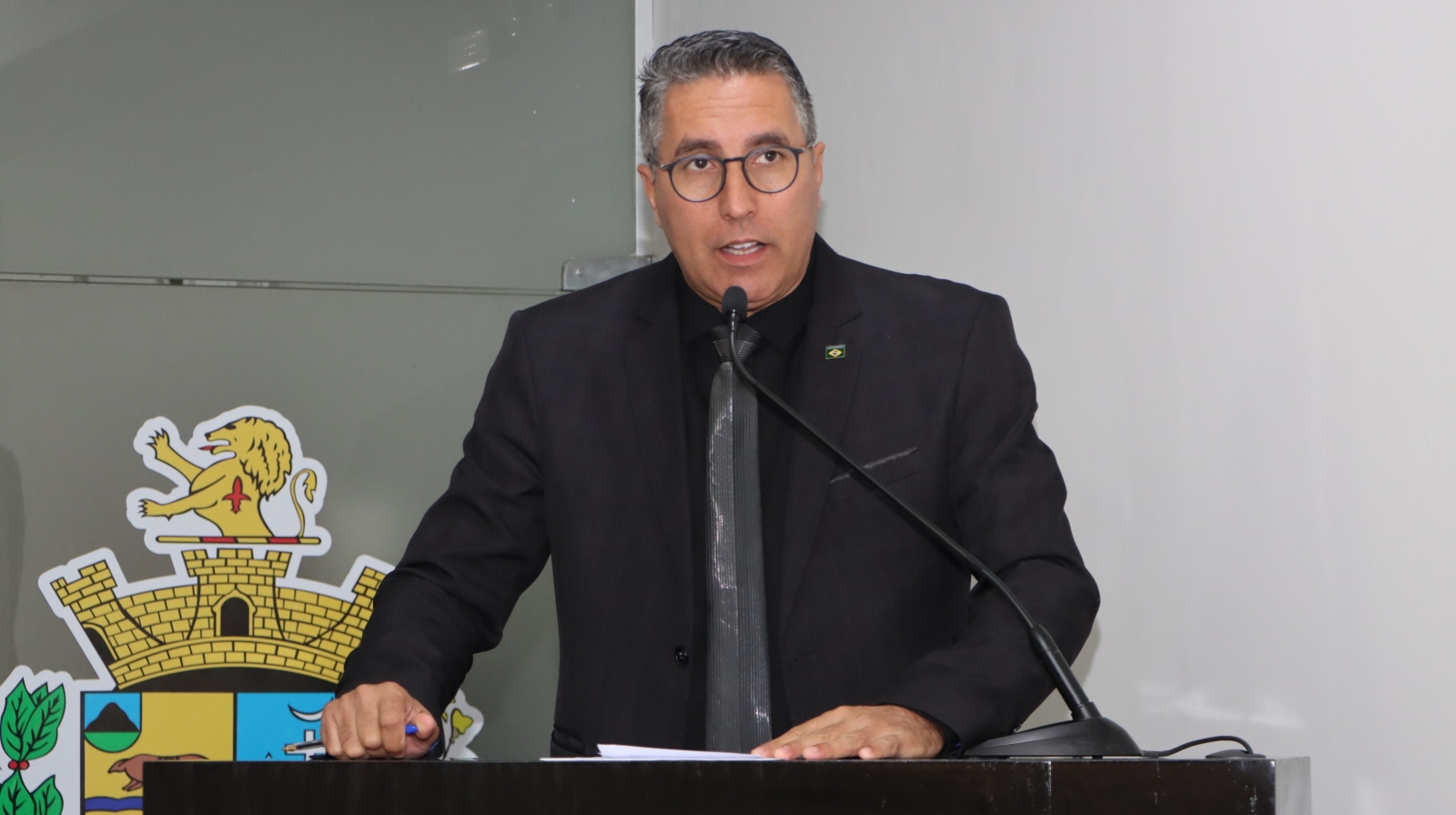 LEANDRO MAGRÃO REQUER PROVIDÊNCIAS SOBRE CONTÊINERES DE LIXO