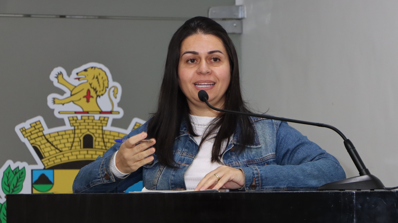 GABRIELA XAVIER FAZ MOÇÃO DE APLAUSOS À SUPER CLEAN