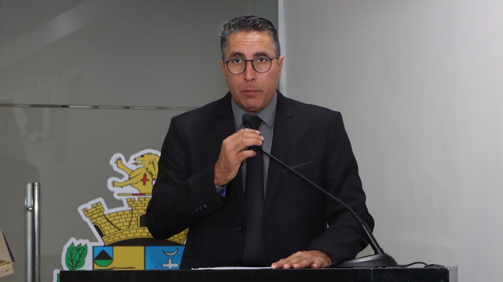 LEANDRO MAGRÃO COMENTA SOBRE VAGA DE EMBARQUE E DESEMBARQUE NA PRAÇA DA MATRIZ