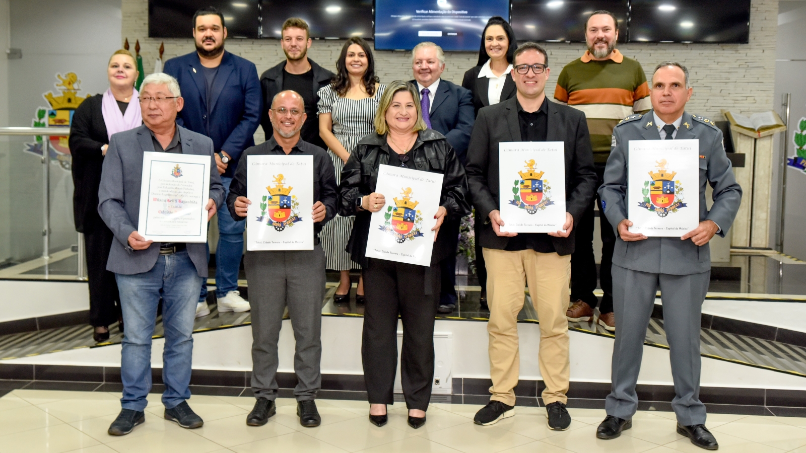 CÂMARA DE TATUÍ ENTREGA CINCO TÍTULOS DE CIDADANIA