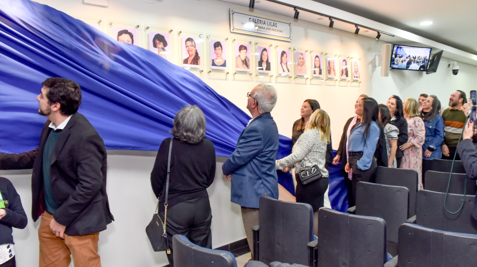INAUGURADA NA CÂMARA DE TATUÍ A GALERIA LILÁS “VEREADORA MARIA JOSÉ PASCHOAL”