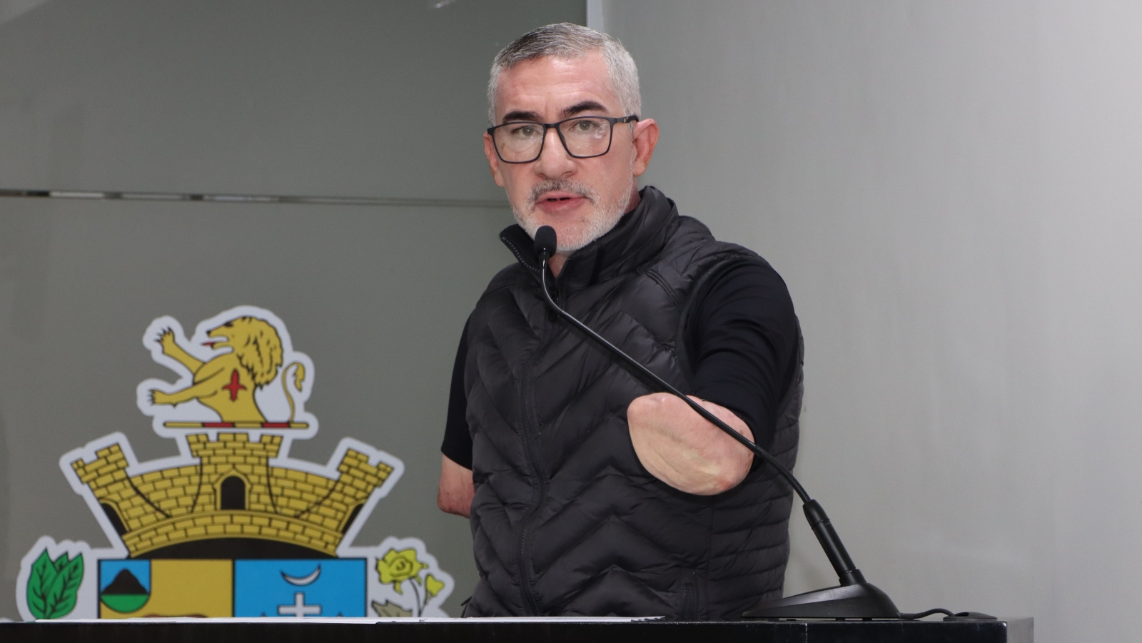 VADE MANOEL RESSALTA MOÇÕES DE SUA AUTORIA