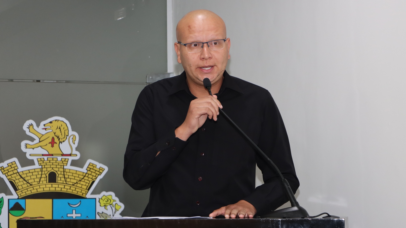 JOÃO ÉDER REAPRESENTA QUESTIONAMENTOS SOBRE ILUMINAÇÃO NA AVENIDA WILMA POTOMATI E REFORMA DA PONTE DO JARDIM LÍRIO