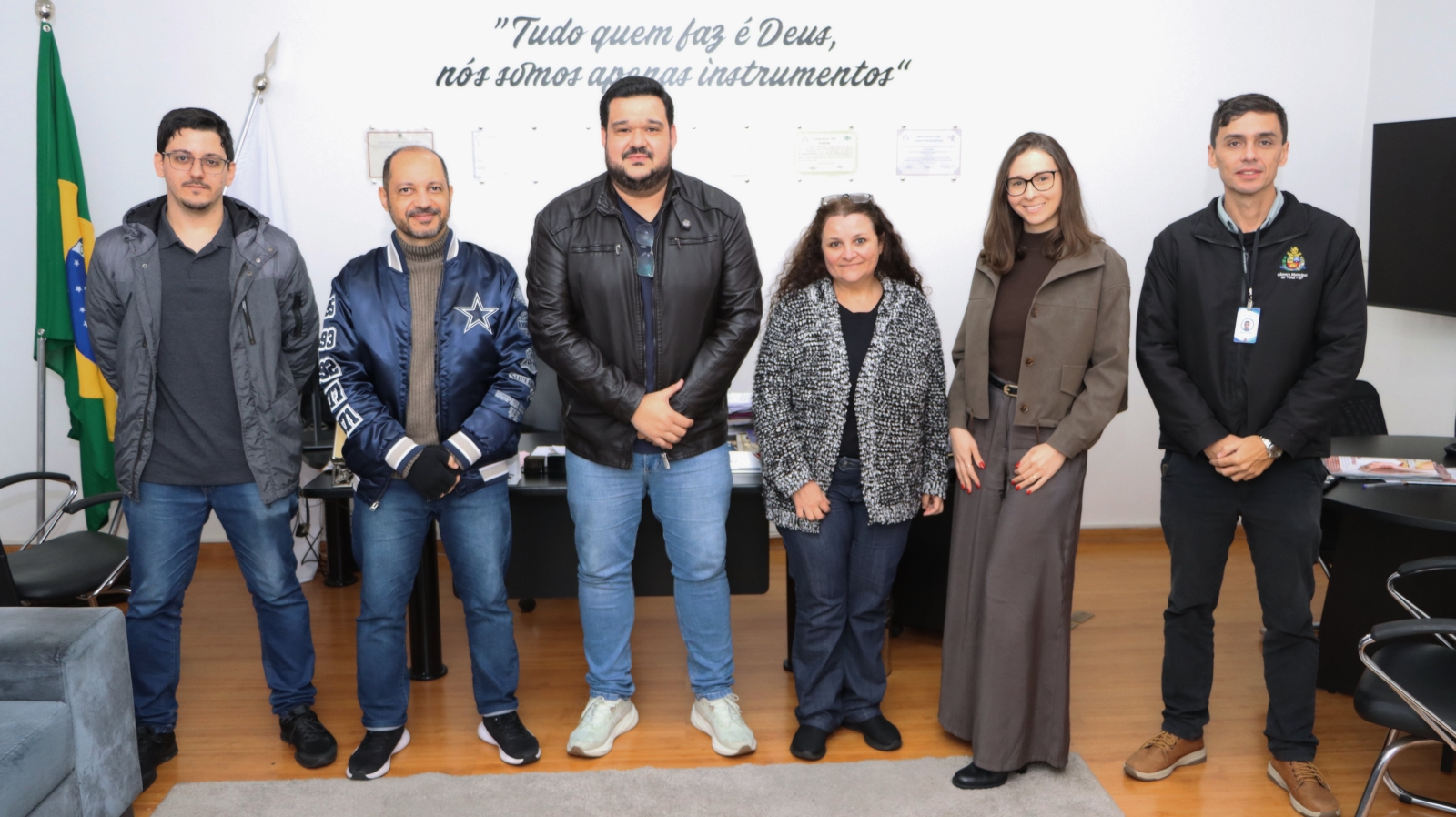 NOVOS SERVIDORES SÃO RECEPCIONADOS PELO PRESIDENTE DA CÂMARA