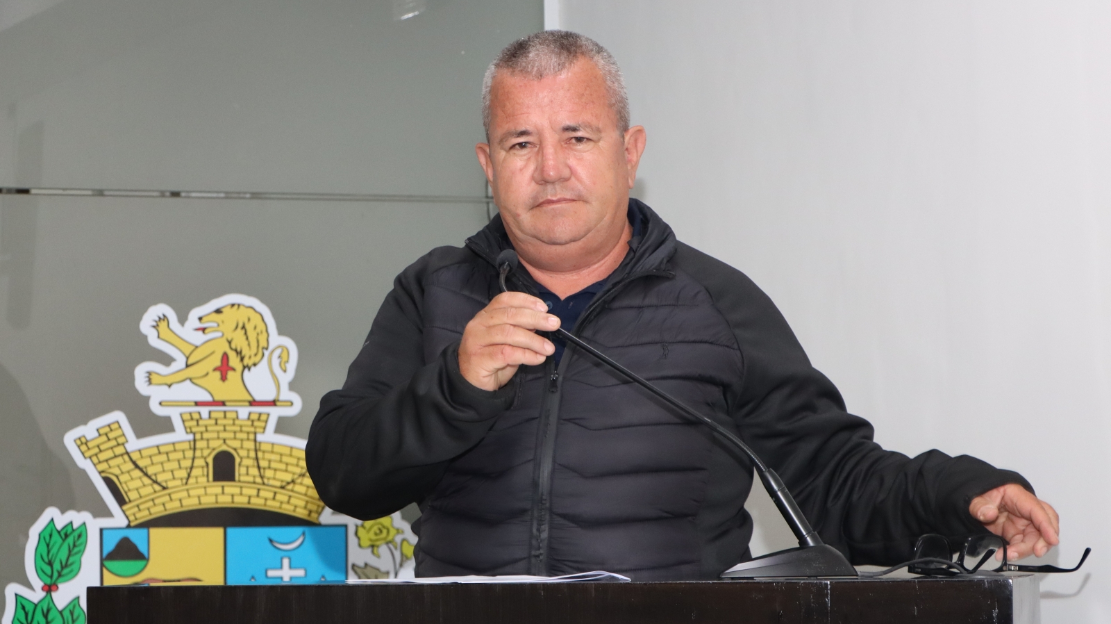 MÁRCIO DO SANTA RITA DENUNCIA PRECARIEDADE EM SALAS DE AULA DA ESCOLA DO BAIRRO TANQUINHO