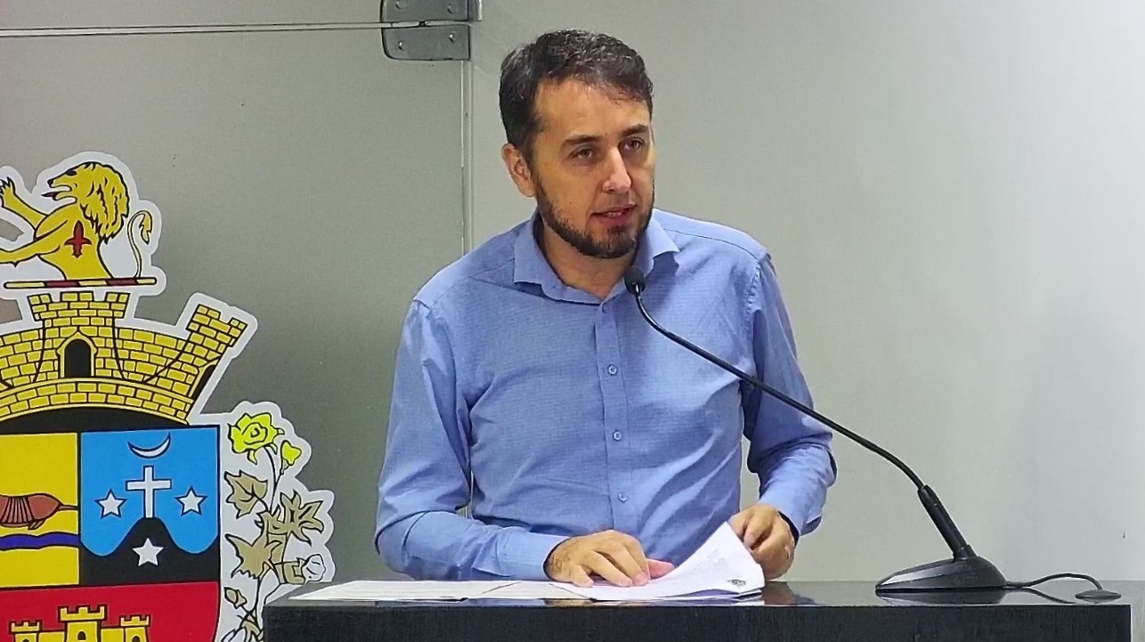 PAULINHO MOTOS REIVINDICA PLANEJAMENTO PARA A CONSTRUÇÃO DE GINÁSIO DE ESPORTES