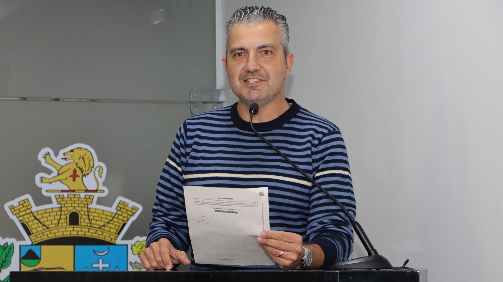 ALEX MOTA FAZ MOÇÃO DE APLAUSOS A ALBERTO MÁRIO ARAÚJO